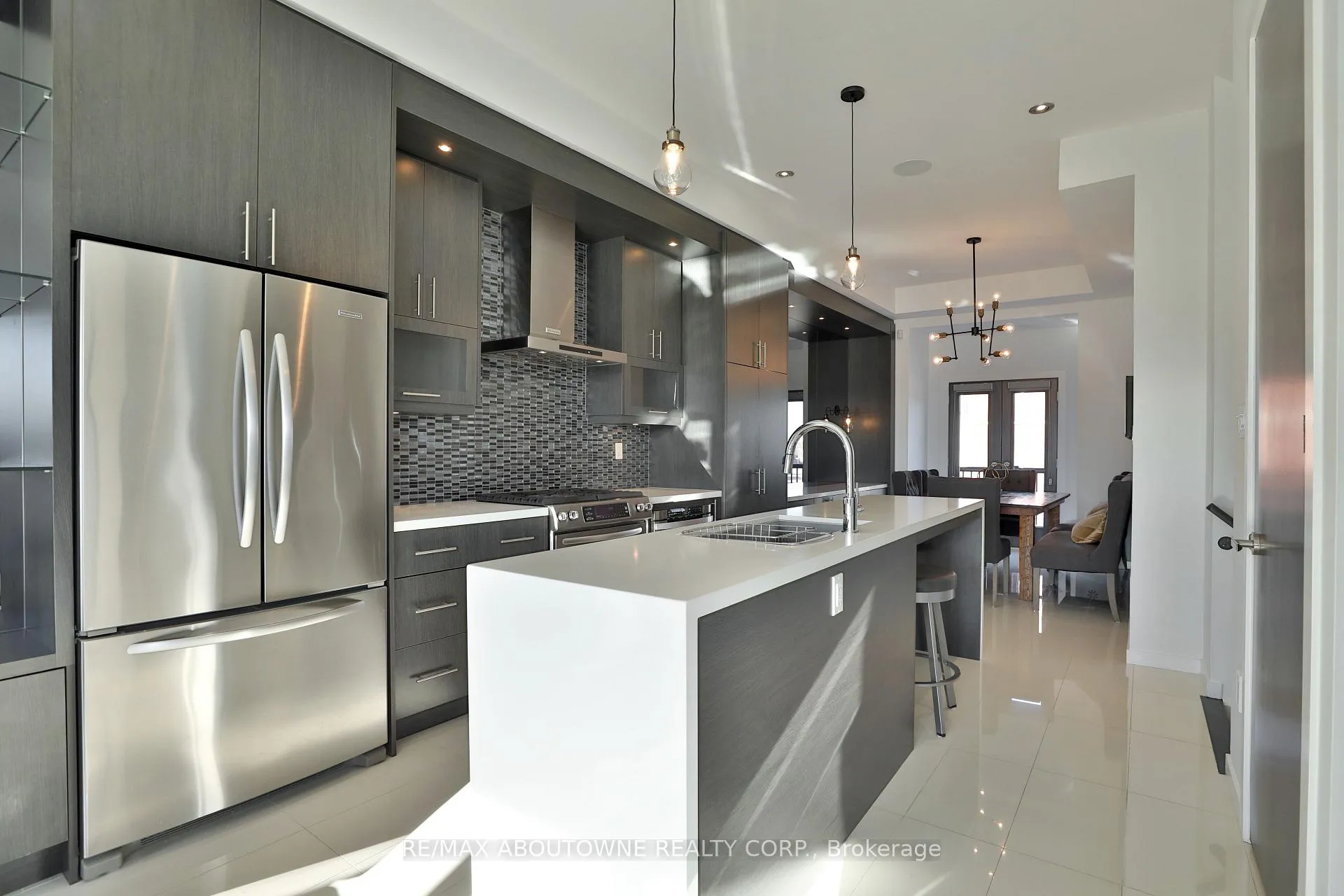 Photo 7 of 220 Vellwood Common, Oakville, Bronte — HOMEH