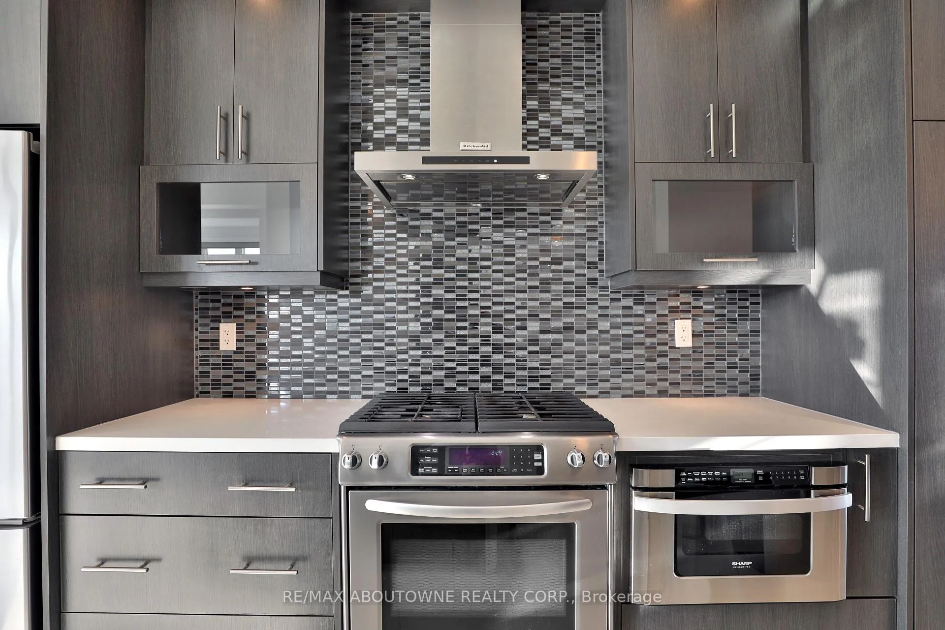 Photo 8 of 220 Vellwood Common, Oakville, Bronte — HOMEH