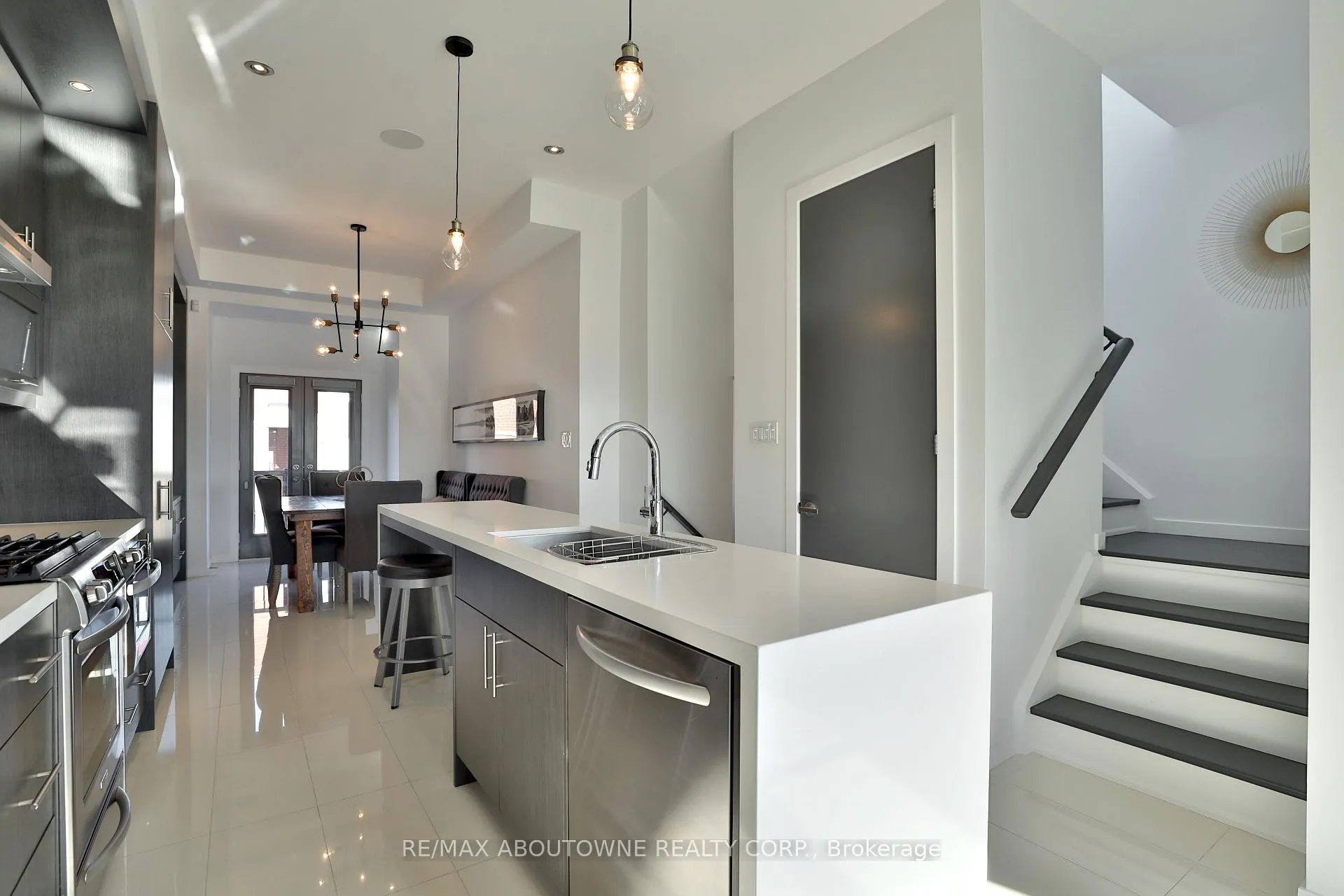 Photo 9 of 220 Vellwood Common, Oakville, Bronte — HOMEH