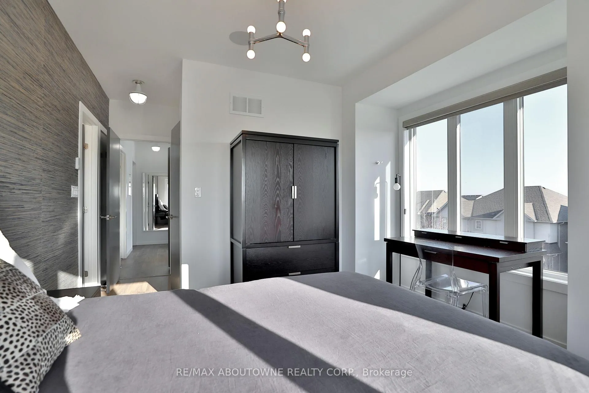 Photo 14 of 220 Vellwood Common, Oakville, Bronte — HOMEH