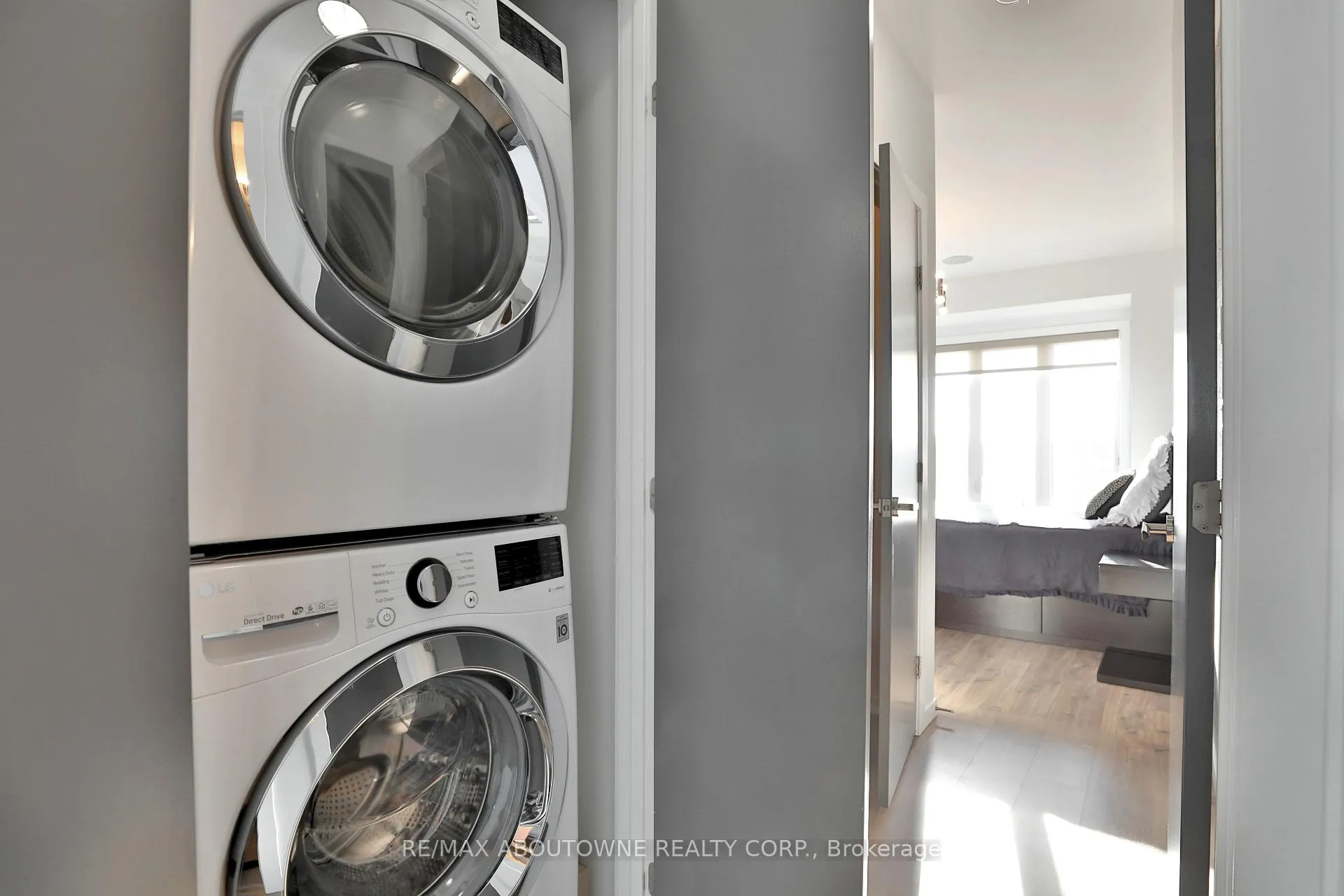 Photo 21 of 220 Vellwood Common, Oakville, Bronte — HOMEH