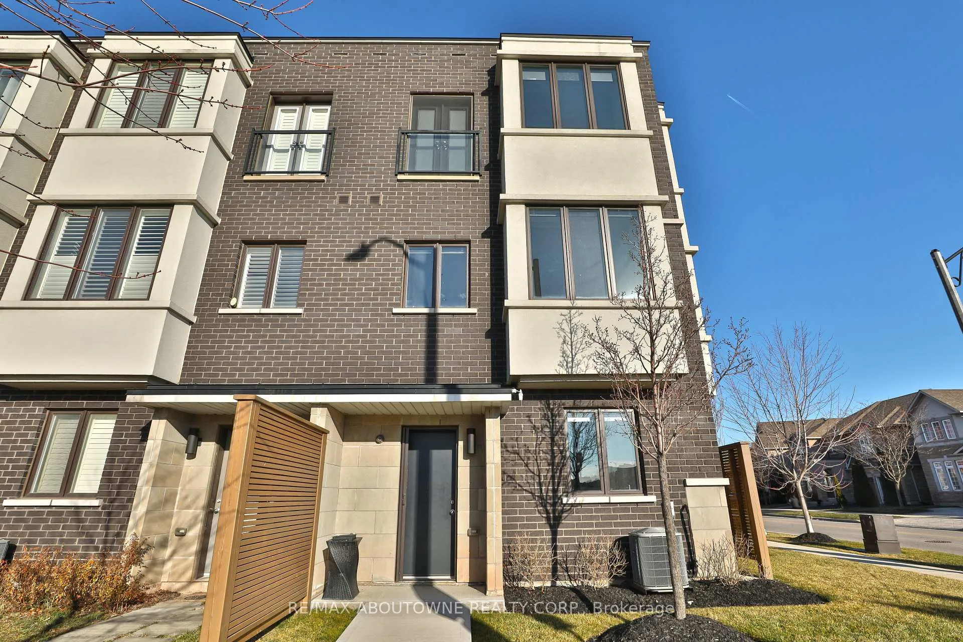 Photo 24 of 220 Vellwood Common, Oakville, Bronte — HOMEH