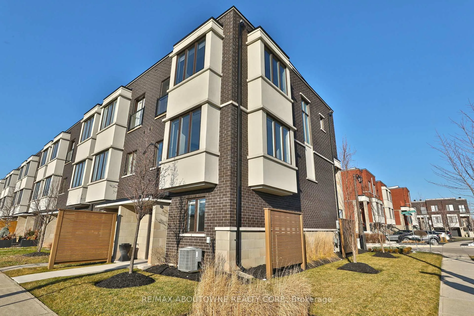 Photo 25 of 220 Vellwood Common, Oakville, Bronte — HOMEH