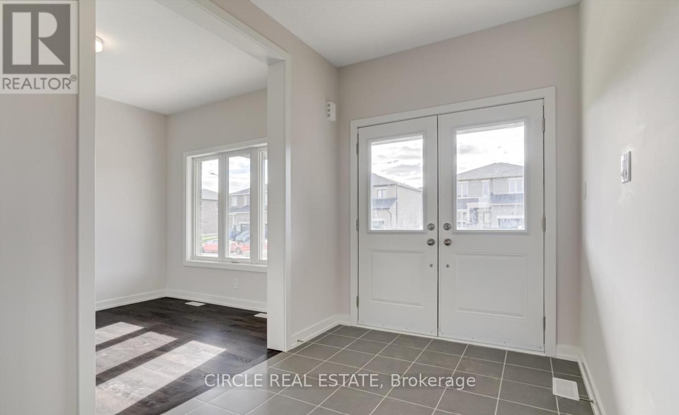 Photo 4 of 19 Tulip Crescent, Norfolk, Simcoe — HOMEH