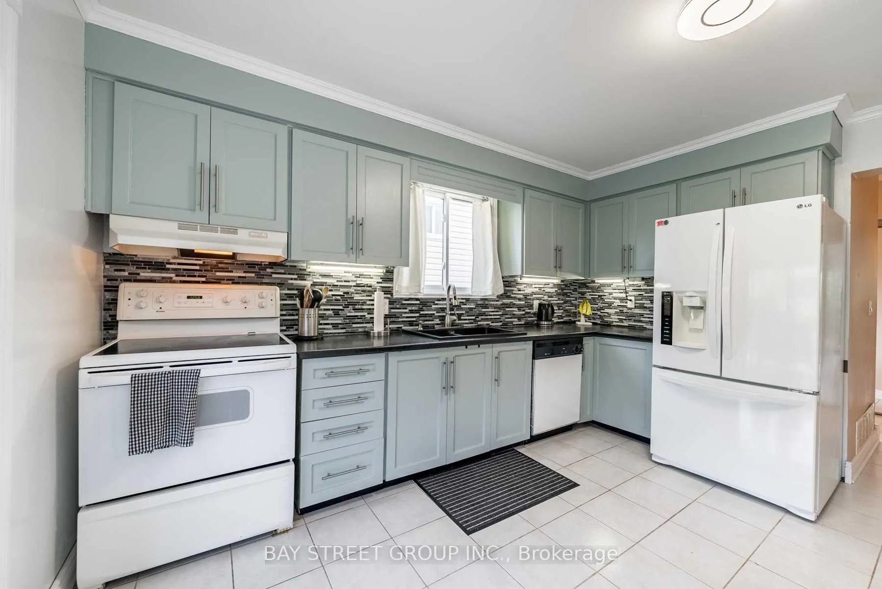 Photo 6 of 850 Monaghan Avenue, Oshawa, Vanier — HOMEH