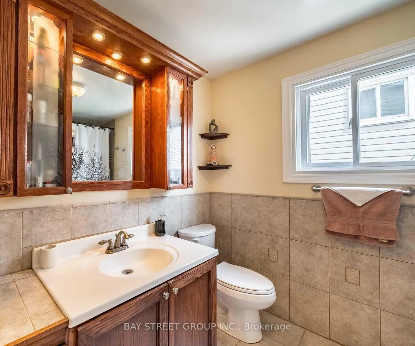 Photo 12 of 850 Monaghan Avenue, Oshawa, Vanier — HOMEH