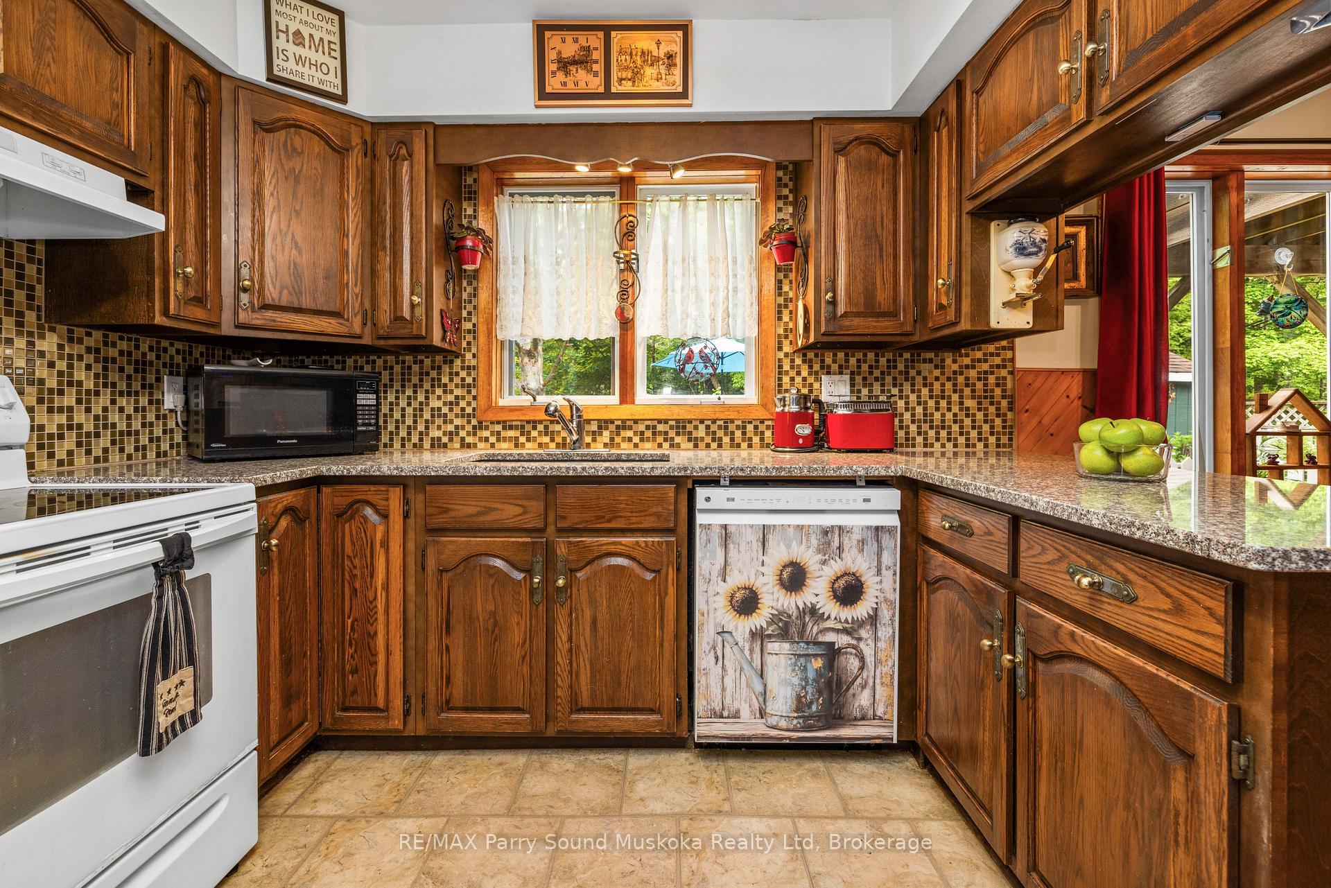Photo 16 of 19 Macklaim Drive, Parry Sound — HOMEH