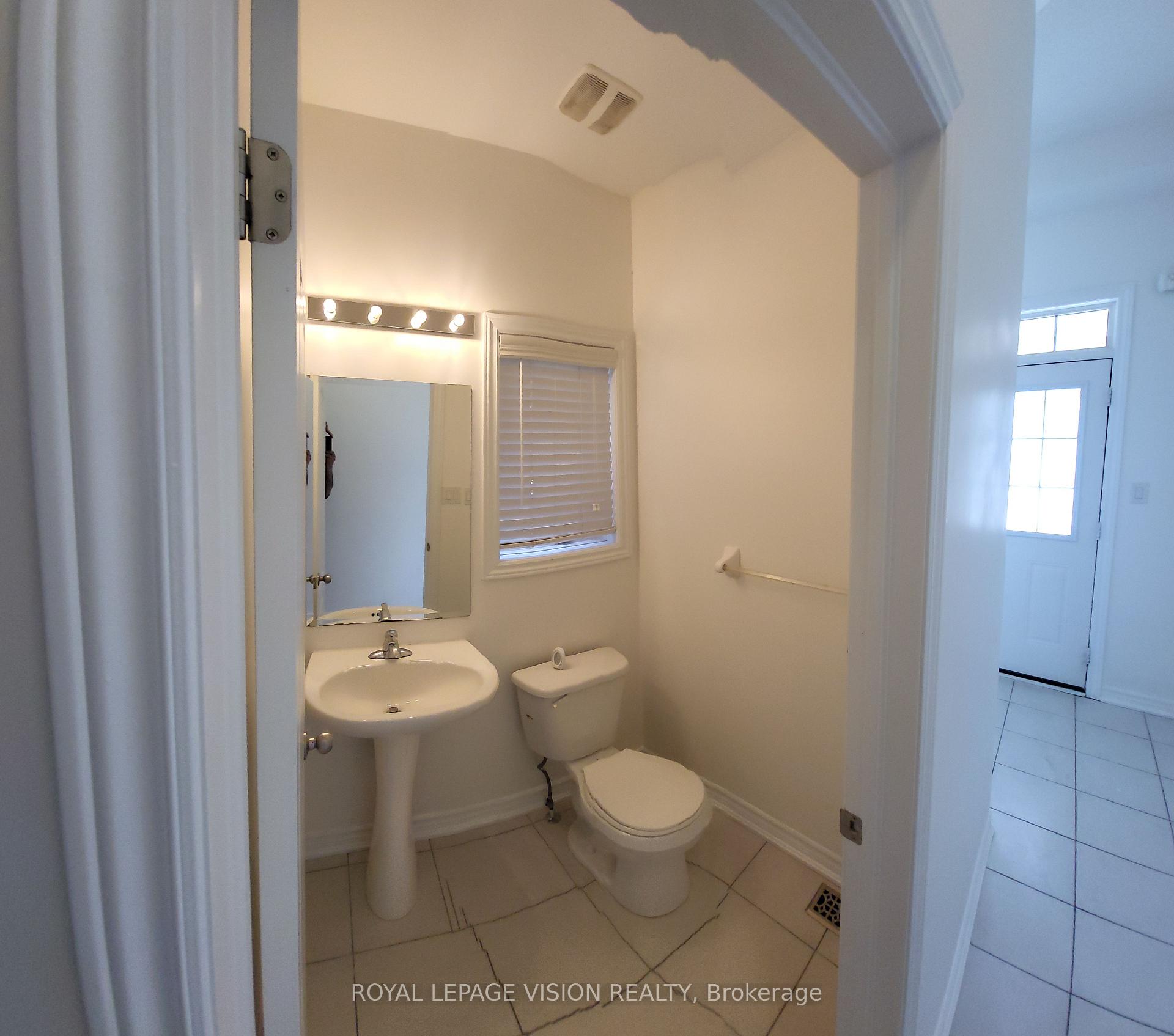 Photo 5 of Unit Upper, 715 Agnew Crescent, Milton, Beaty — HOMEH