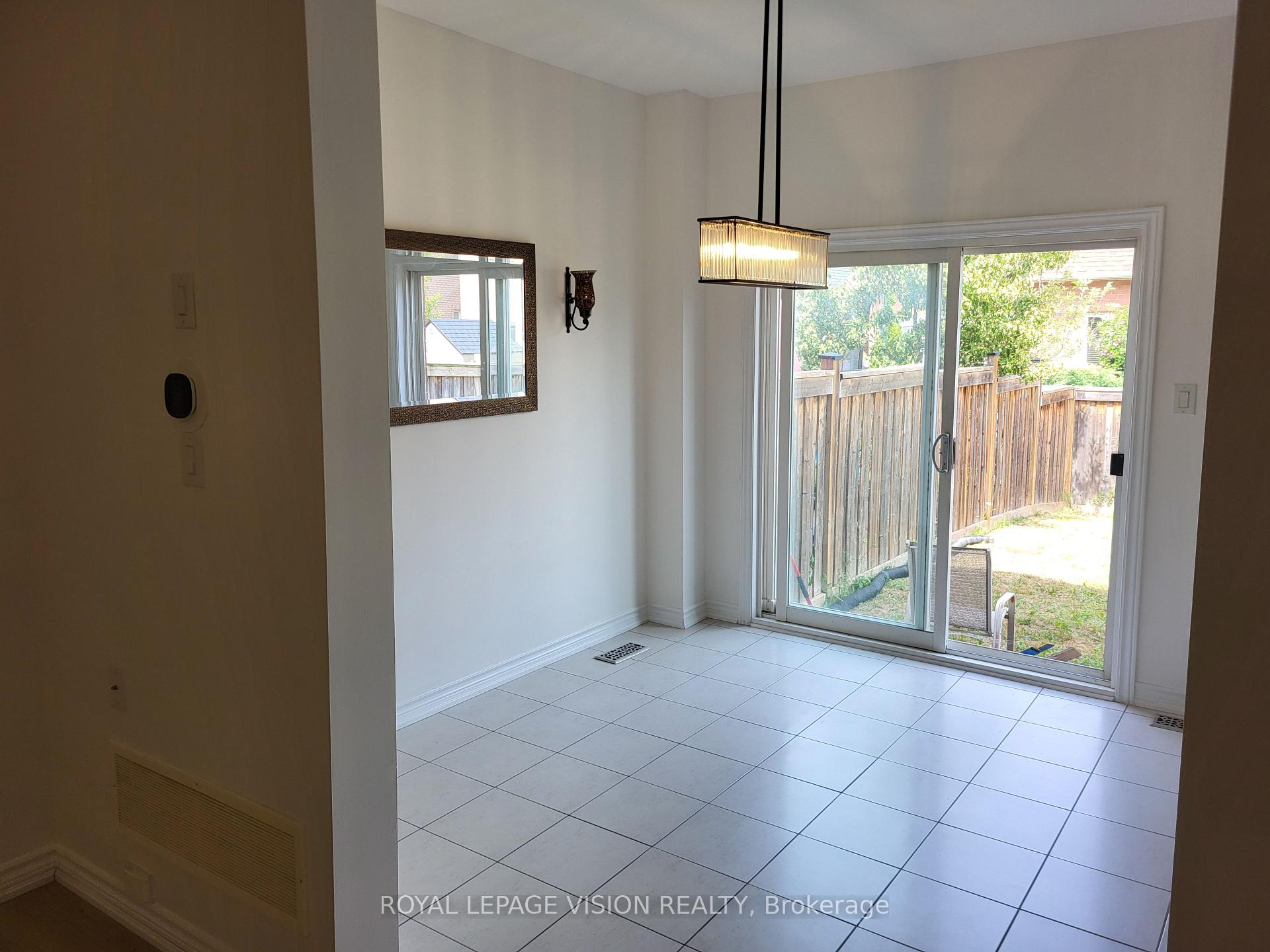 Photo 4 of Unit Upper, 715 Agnew Crescent, Milton, Beaty — HOMEH