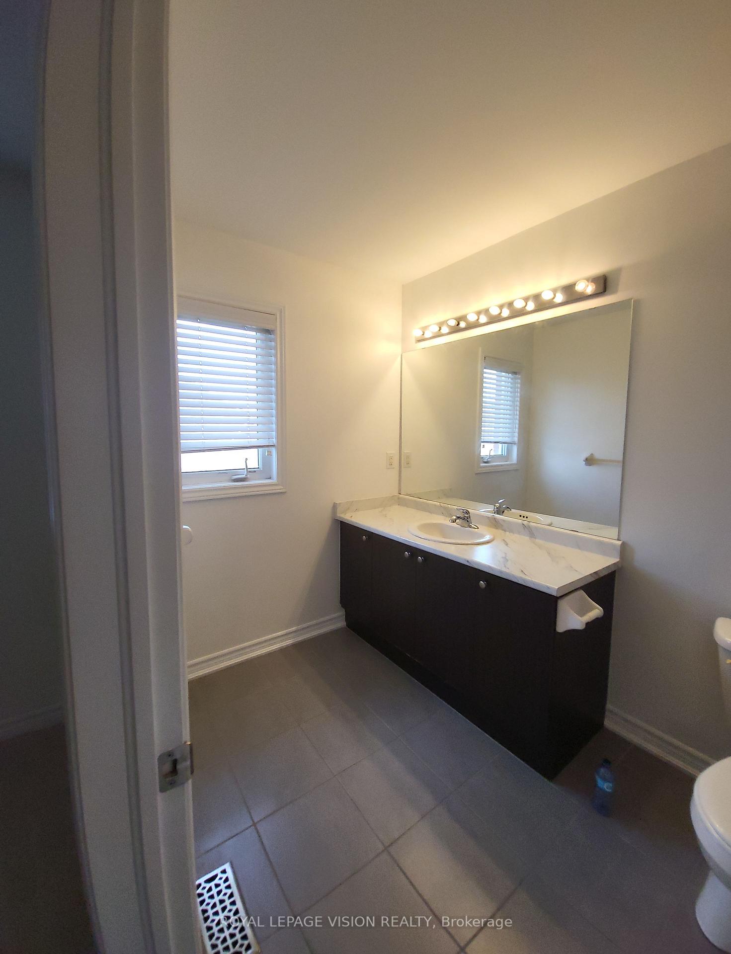 Photo 31 of Unit Upper, 715 Agnew Crescent, Milton, Beaty — HOMEH
