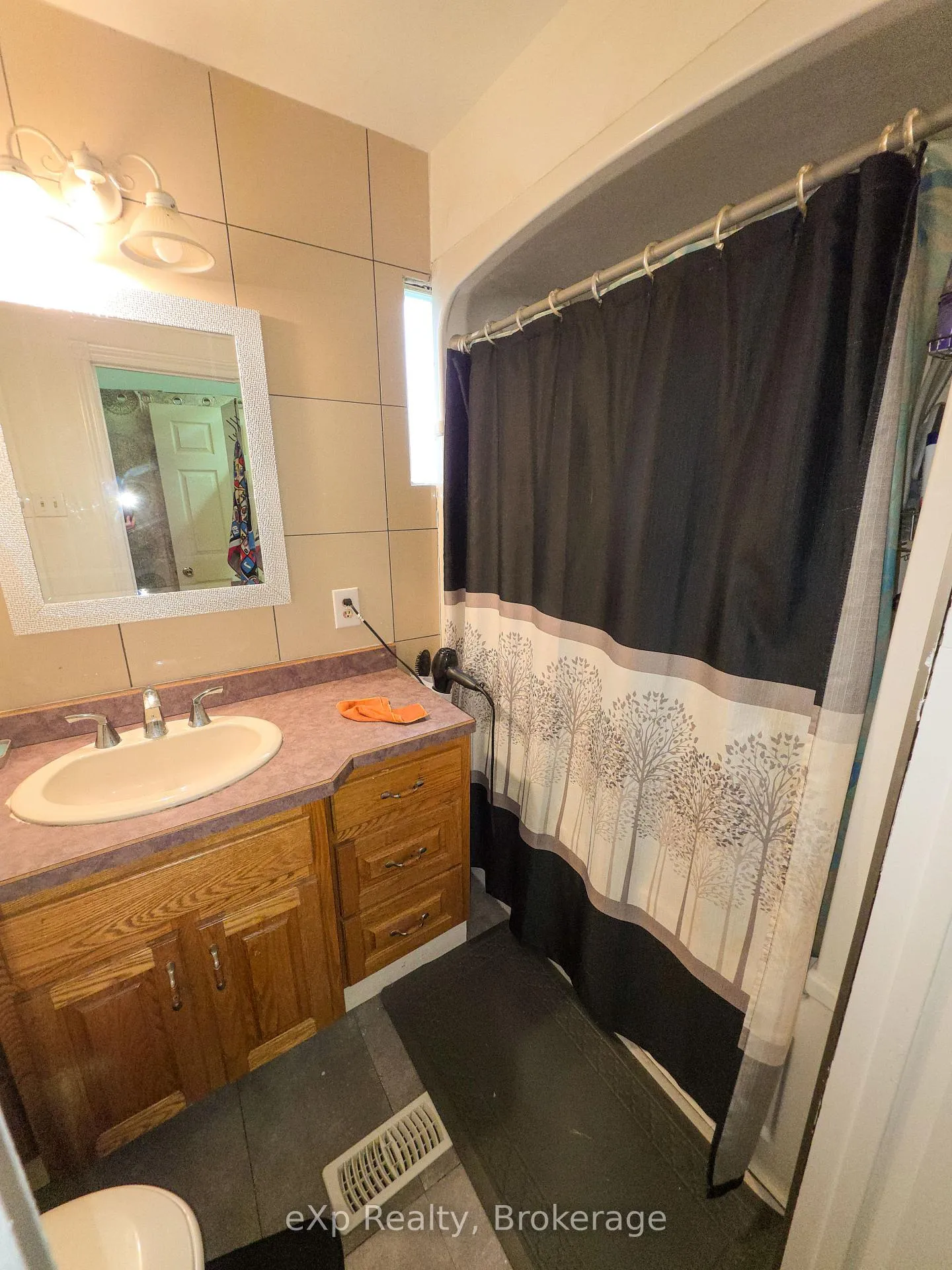 Photo 20 of 191 Frances Street, North Huron, Wingham — HOMEH