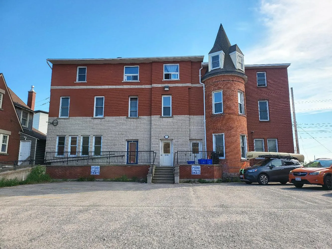 Front of 555 Main Street W