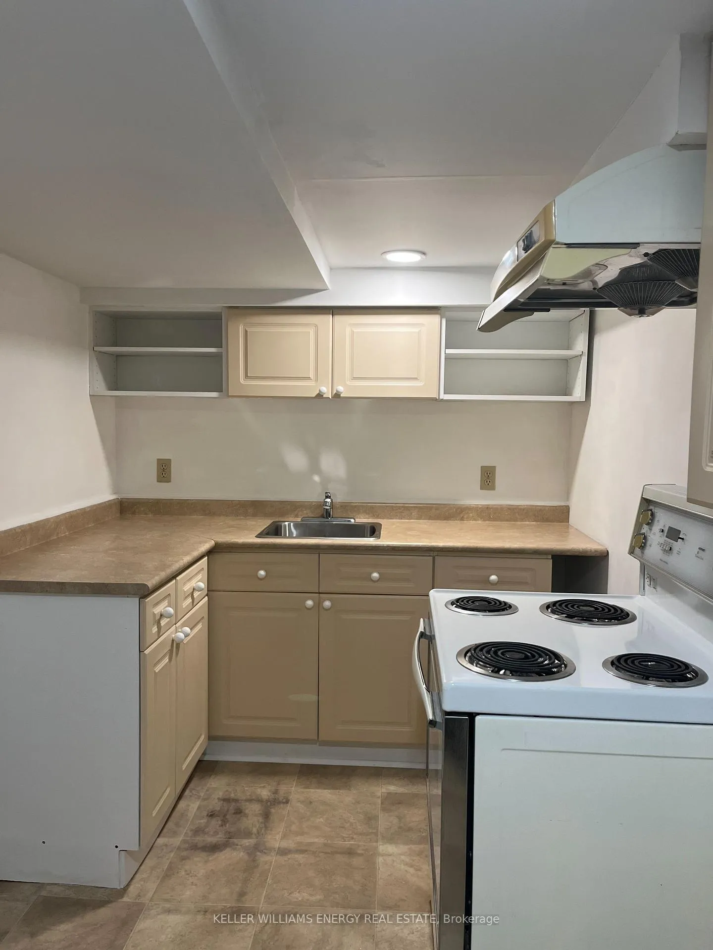 Photo 5 of 592 Radisson Avenue, Oshawa, Vanier — HOMEH