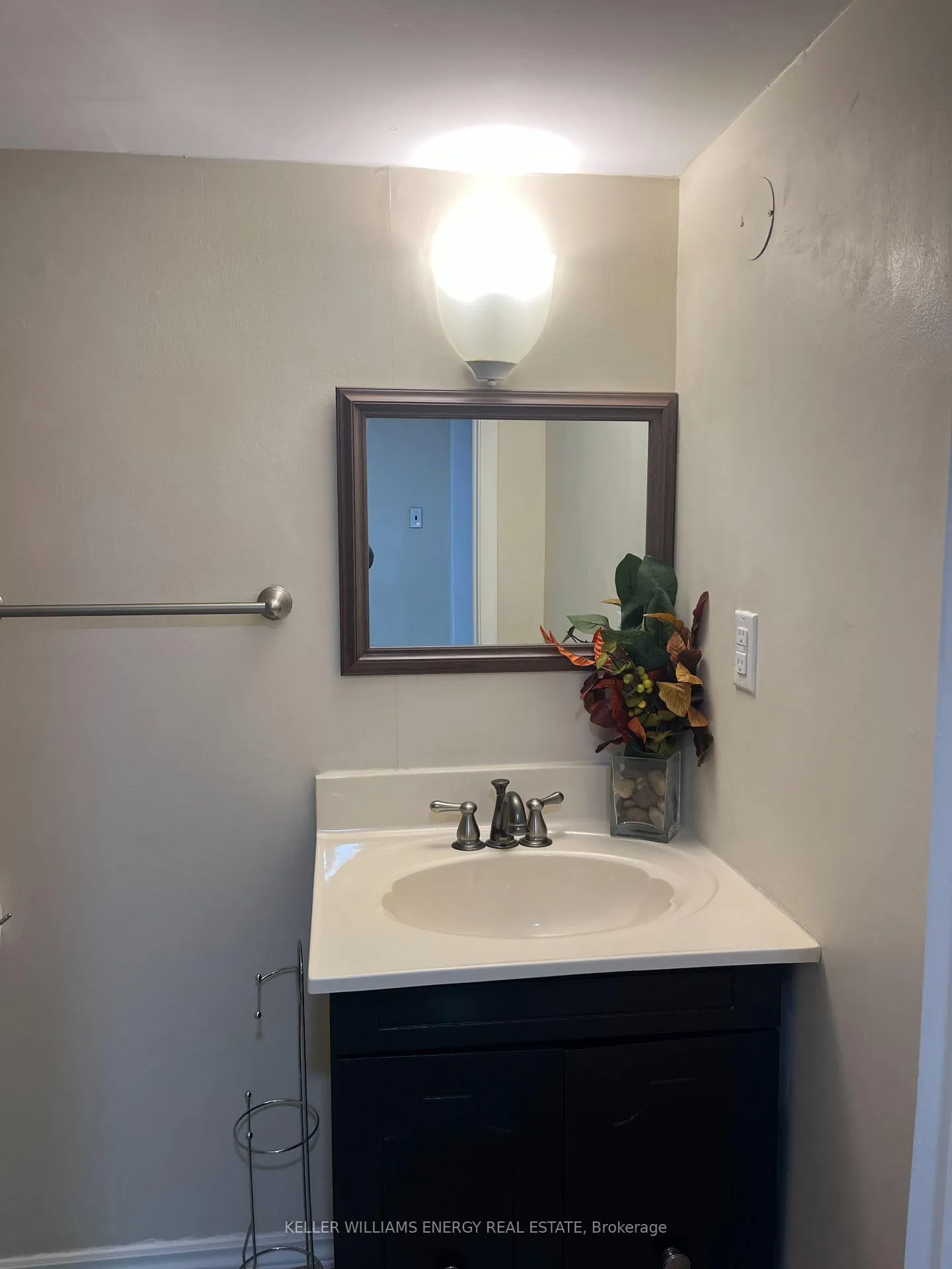 Photo 6 of 592 Radisson Avenue, Oshawa, Vanier — HOMEH