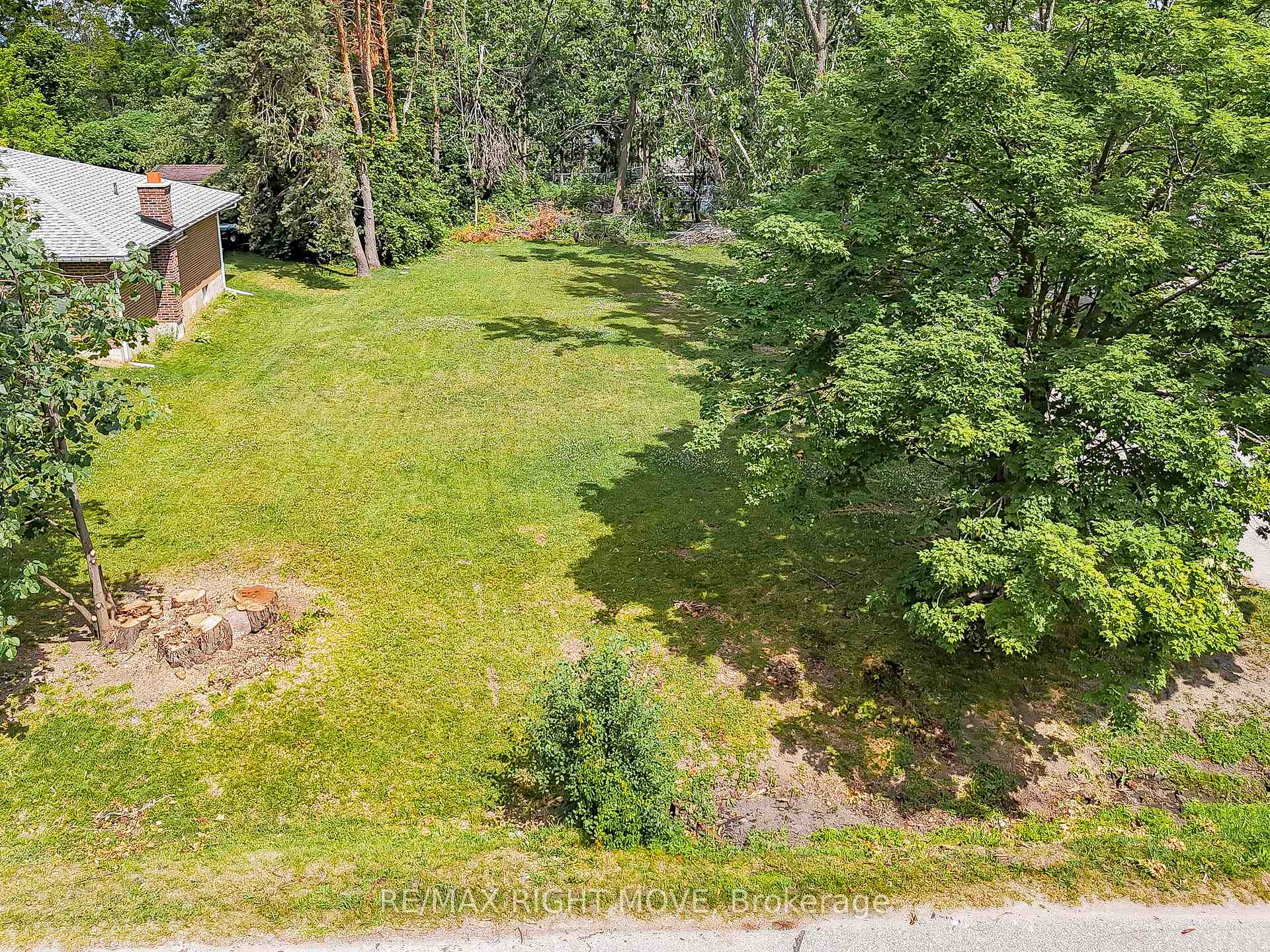 Photo 2 of 4 Skyline Drive, Orillia — HOMEH