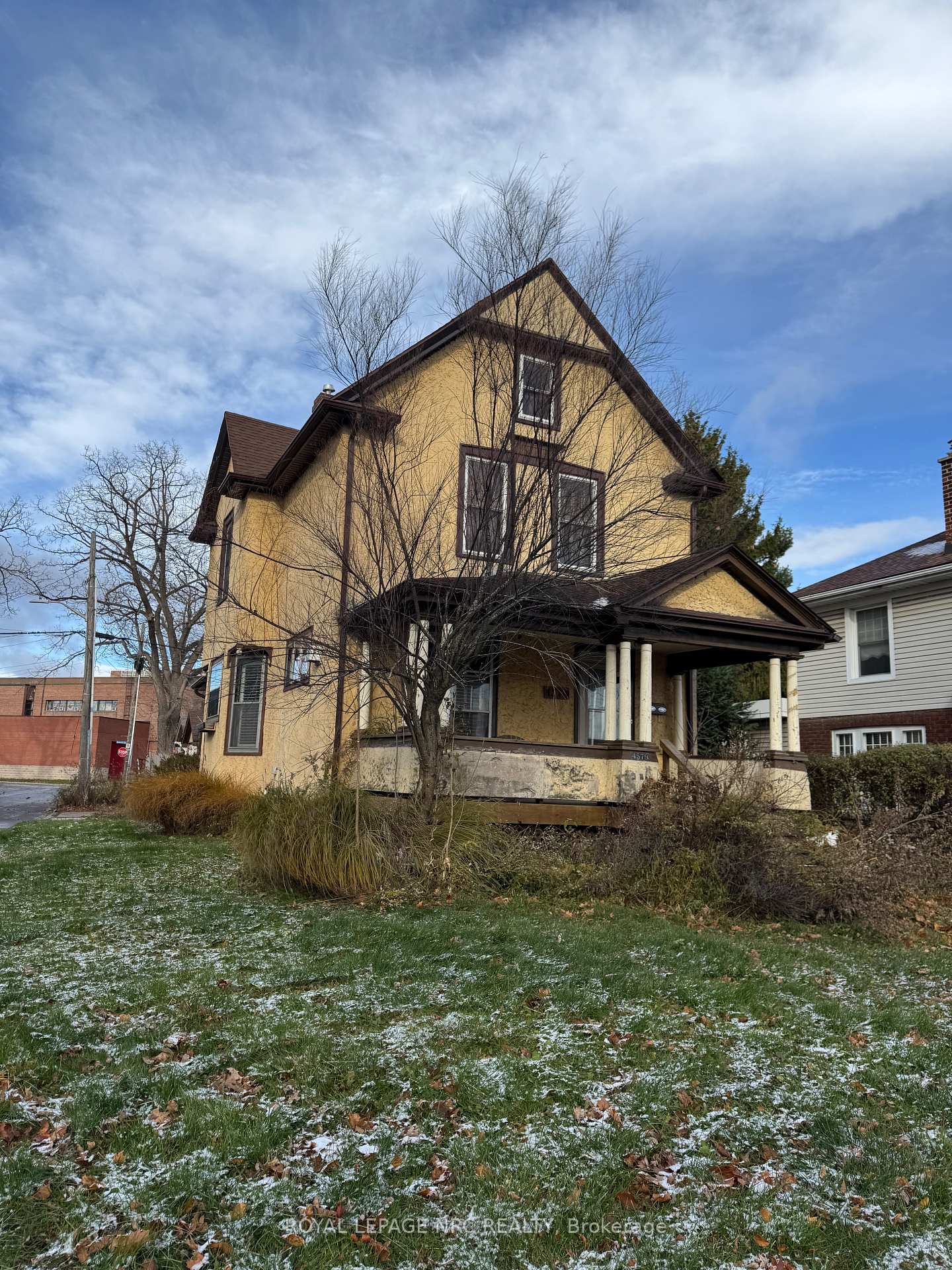 Photo 3 of 4579 Eastwood Crescent, Niagara Falls, Downtown — HOMEH