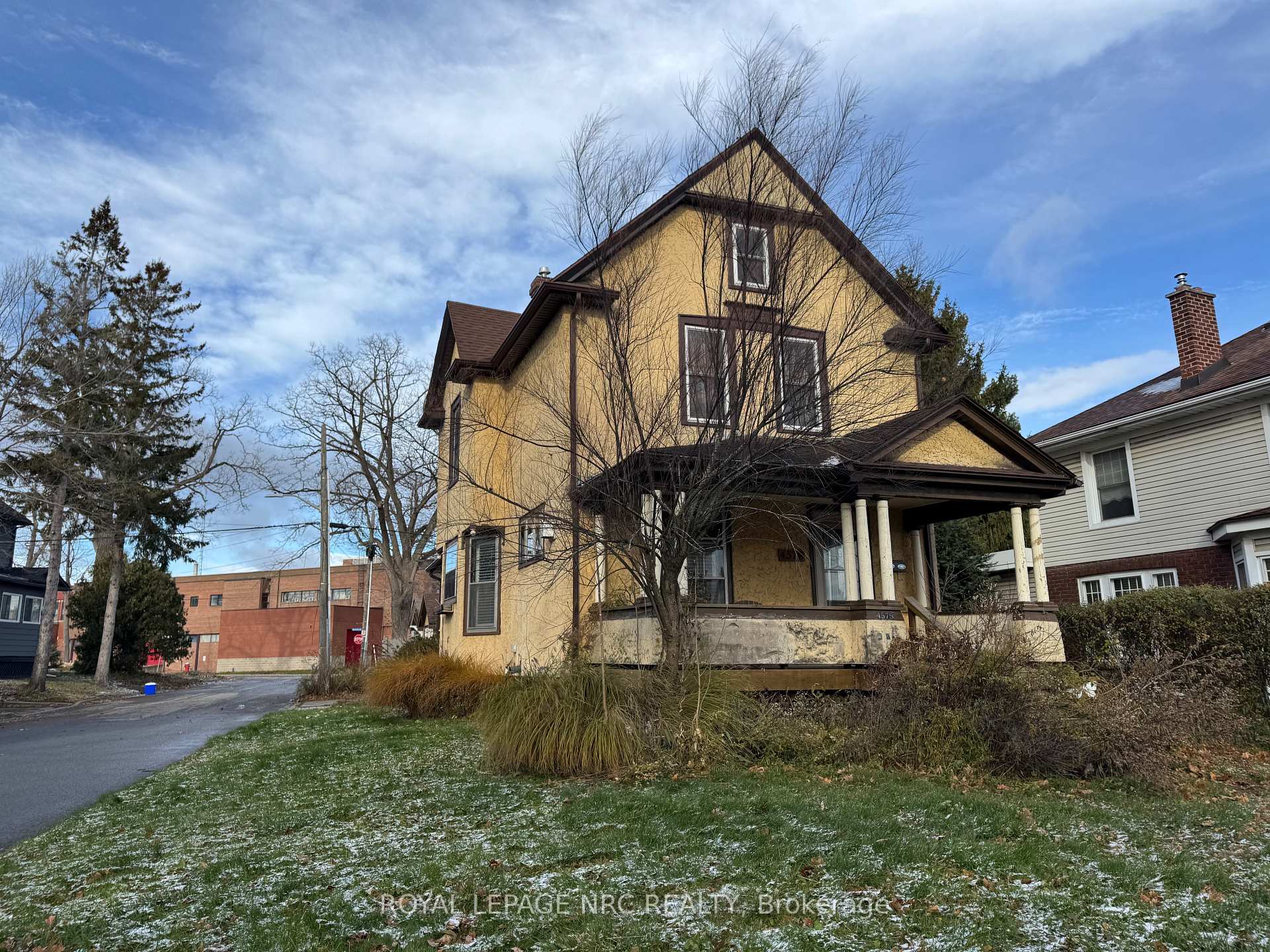 Photo 4 of 4579 Eastwood Crescent, Niagara Falls, Downtown — HOMEH