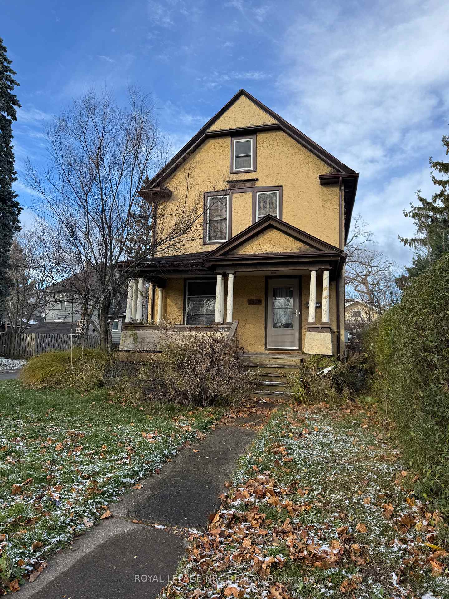 Photo 5 of 4579 Eastwood Crescent, Niagara Falls, Downtown — HOMEH