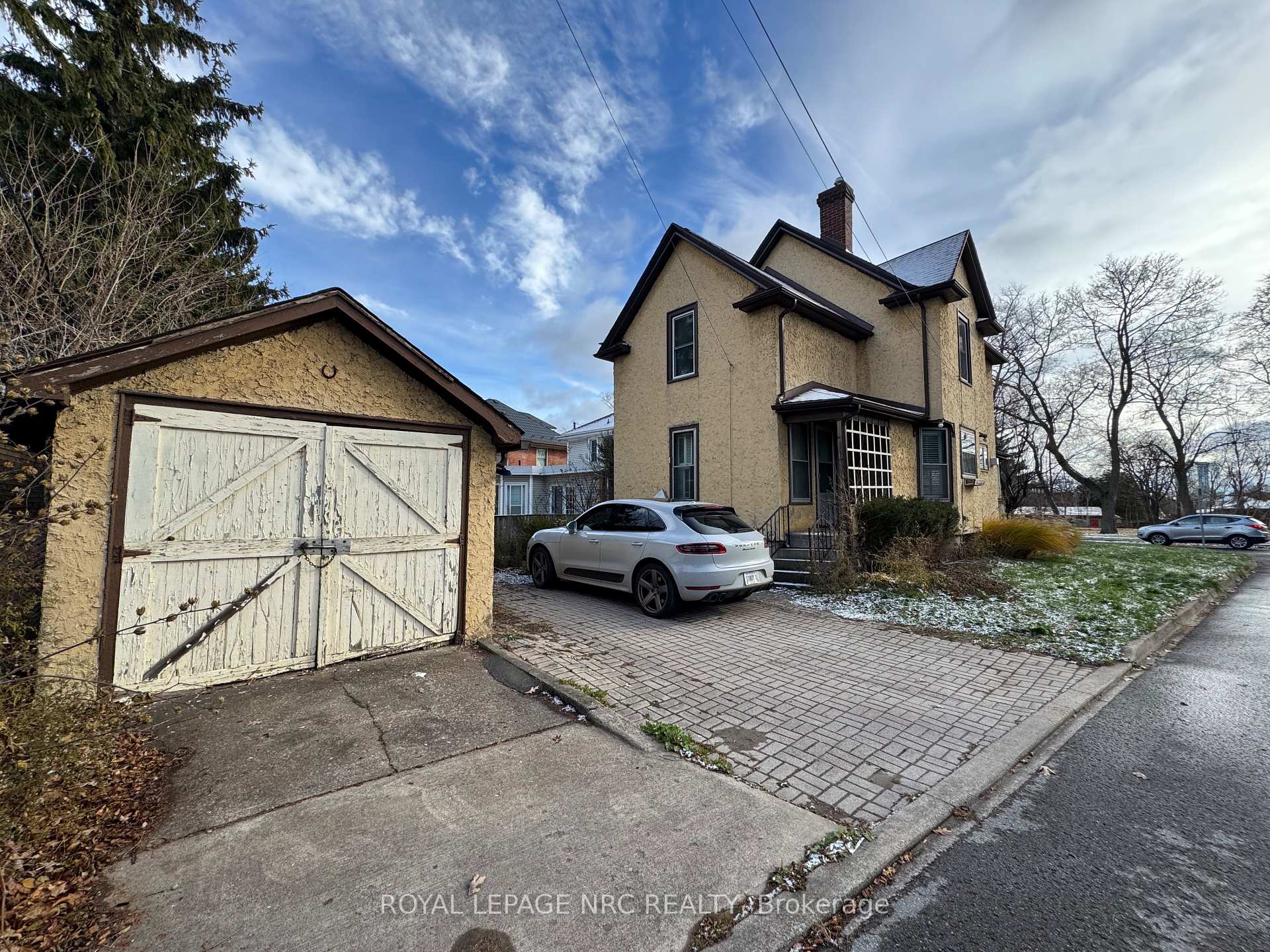 Photo 6 of 4579 Eastwood Crescent, Niagara Falls, Downtown — HOMEH
