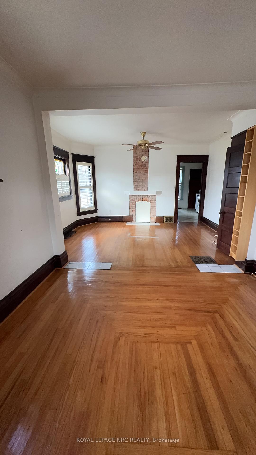 Photo 8 of 4579 Eastwood Crescent, Niagara Falls, Downtown — HOMEH