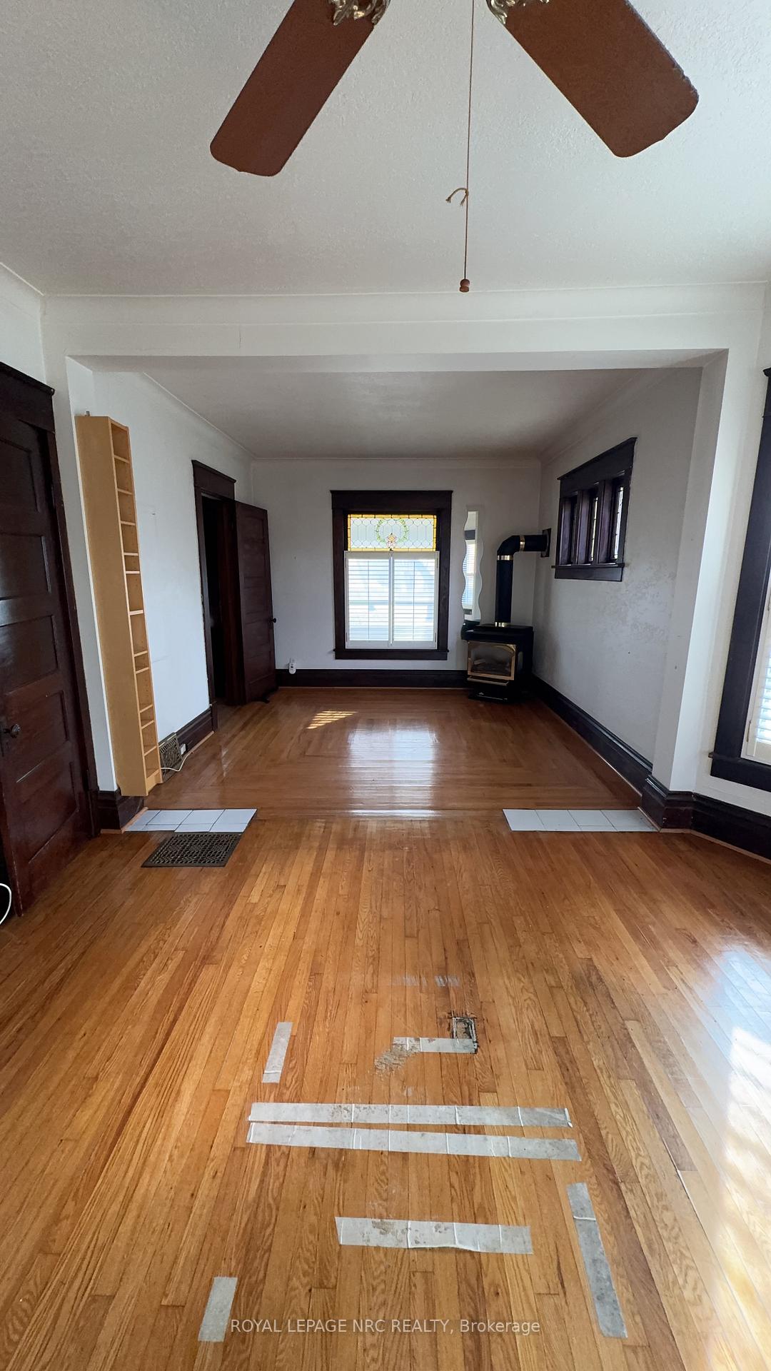 Photo 11 of 4579 Eastwood Crescent, Niagara Falls, Downtown — HOMEH