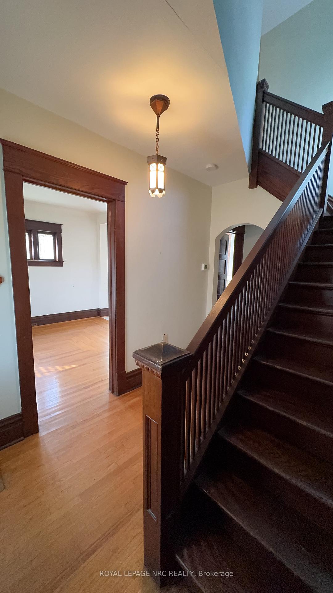 Photo 12 of 4579 Eastwood Crescent, Niagara Falls, Downtown — HOMEH