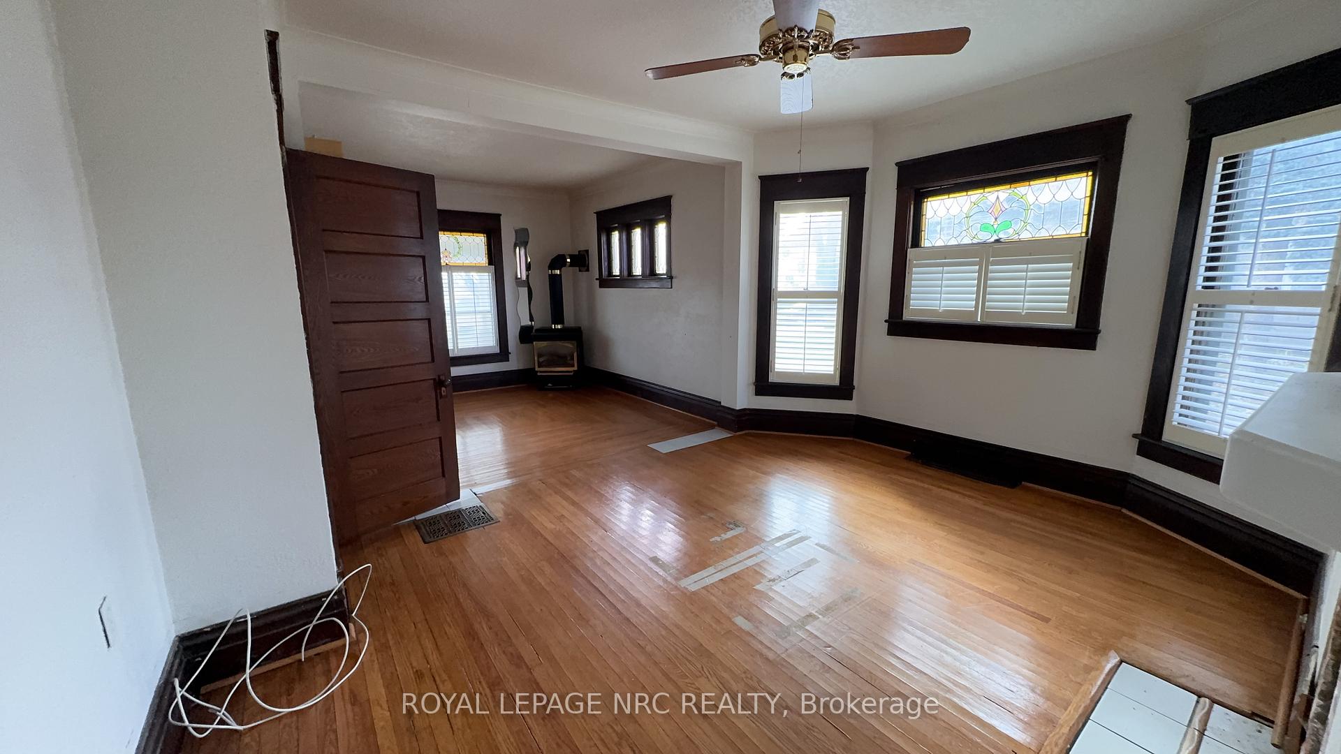 Photo 14 of 4579 Eastwood Crescent, Niagara Falls, Downtown — HOMEH