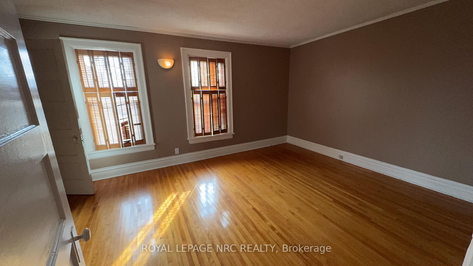 Photo 16 of 4579 Eastwood Crescent, Niagara Falls, Downtown — HOMEH