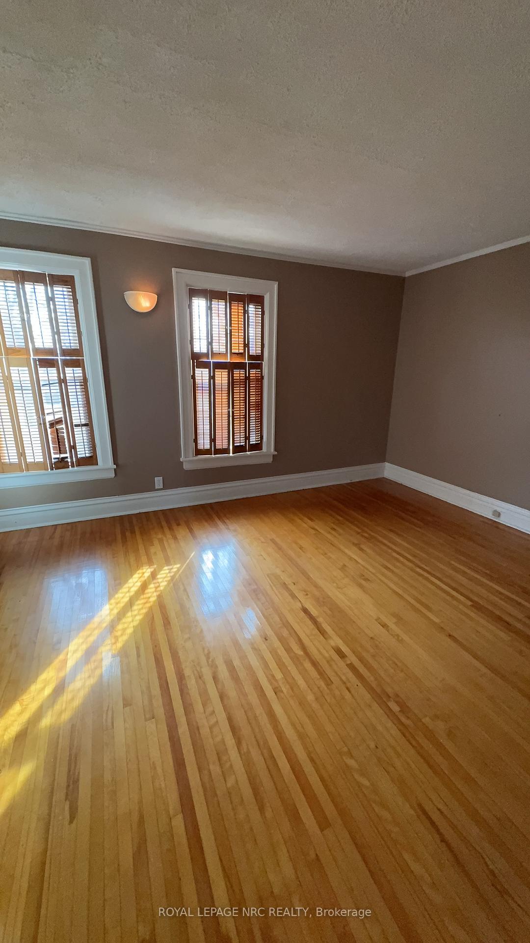 Photo 17 of 4579 Eastwood Crescent, Niagara Falls, Downtown — HOMEH