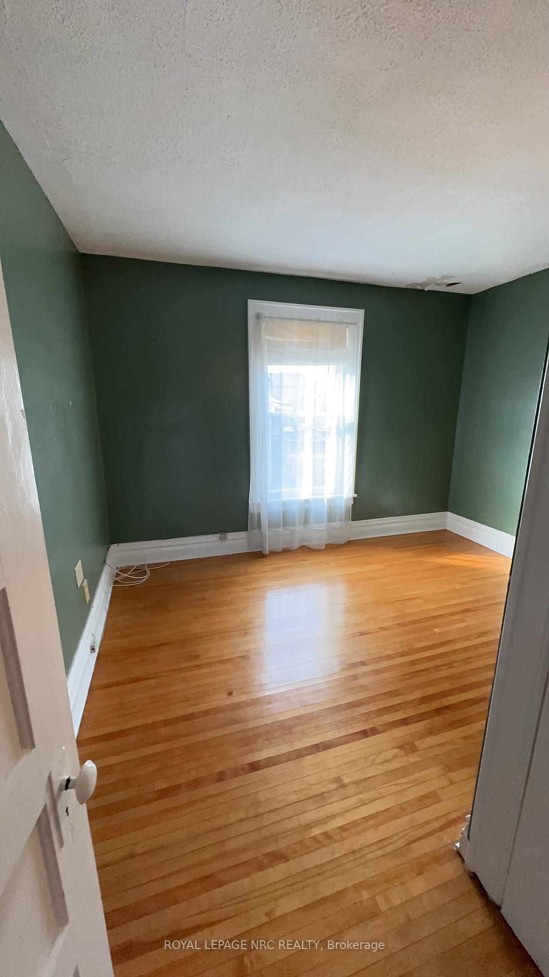 Photo 20 of 4579 Eastwood Crescent, Niagara Falls, Downtown — HOMEH