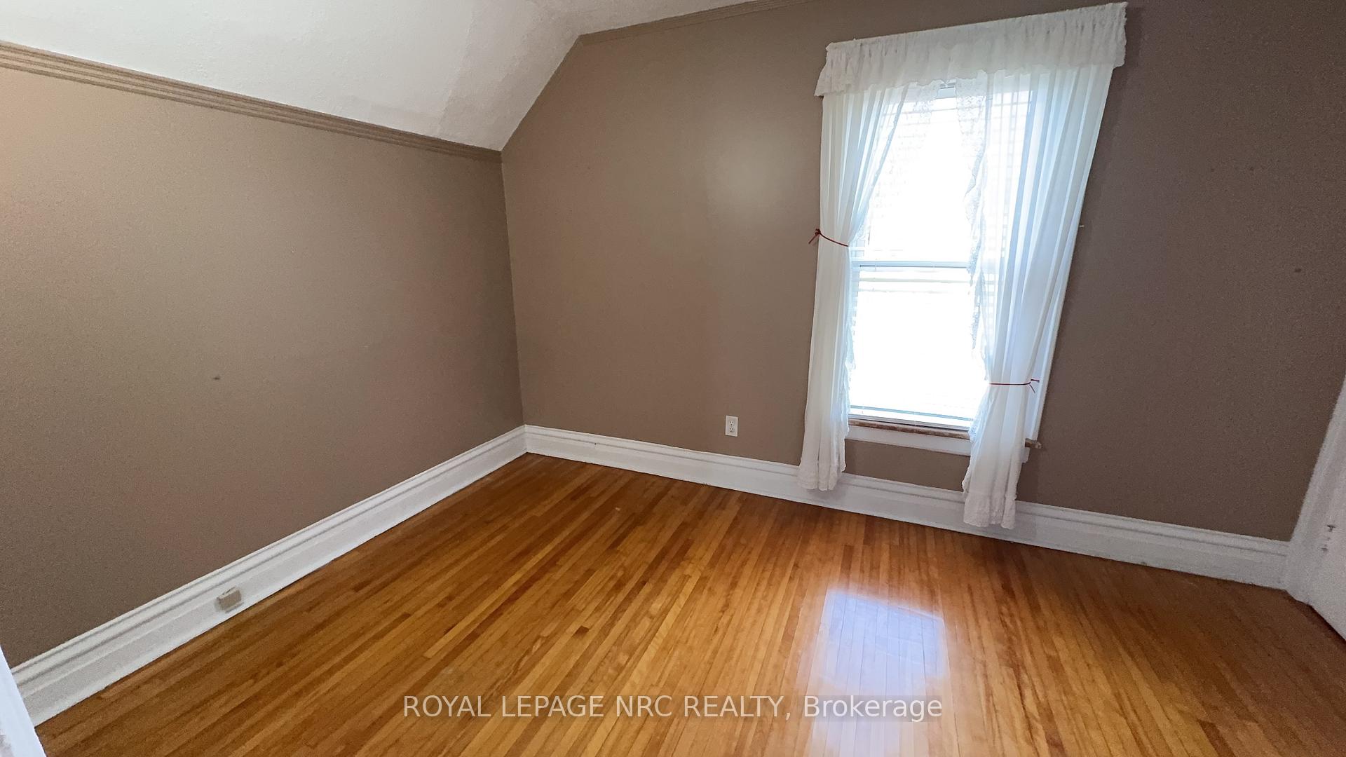Photo 22 of 4579 Eastwood Crescent, Niagara Falls, Downtown — HOMEH