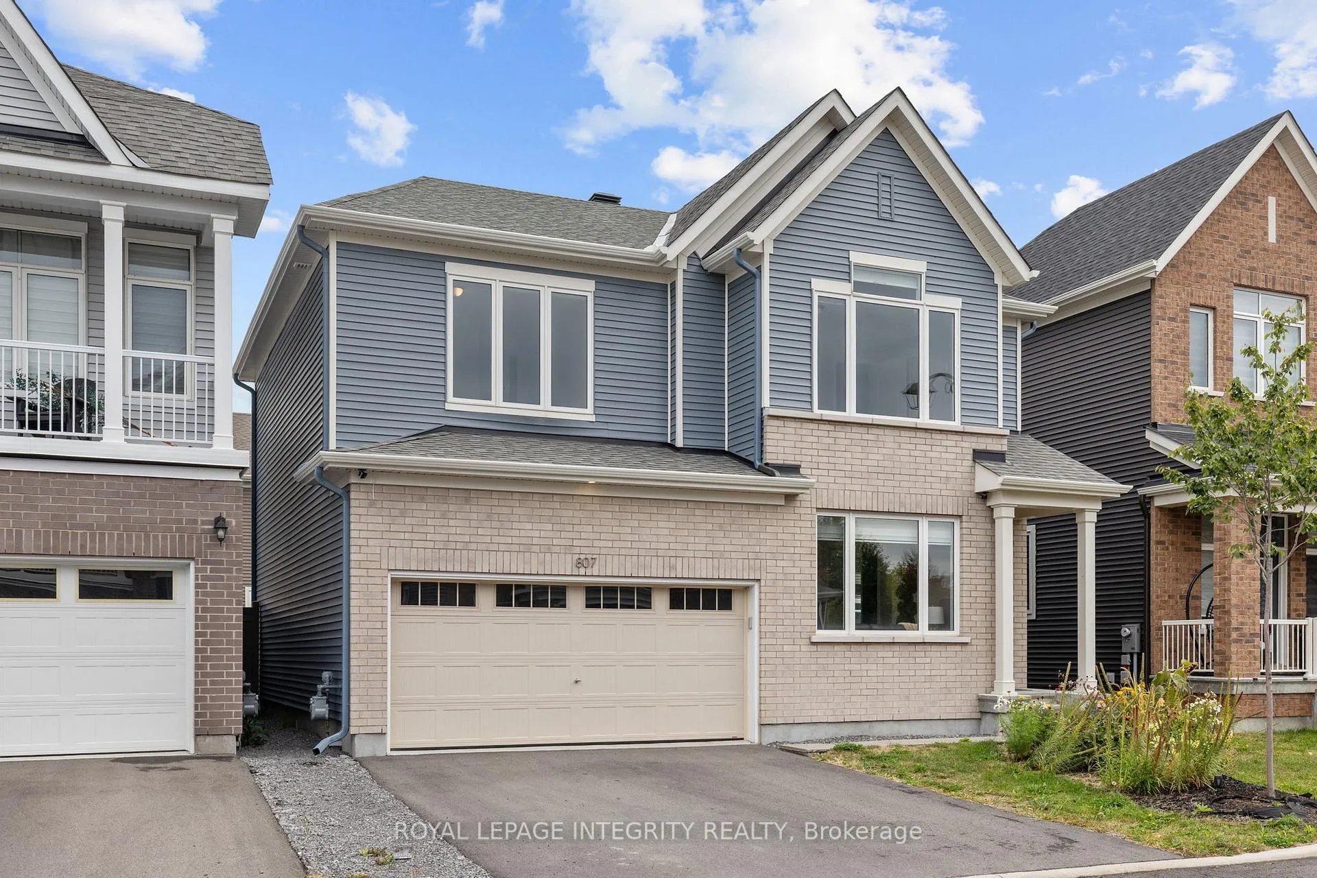 Photo 2 of 807 Mercier Crescent E, Ottawa, Chapel Hill South - Orleans Village — HOMEH