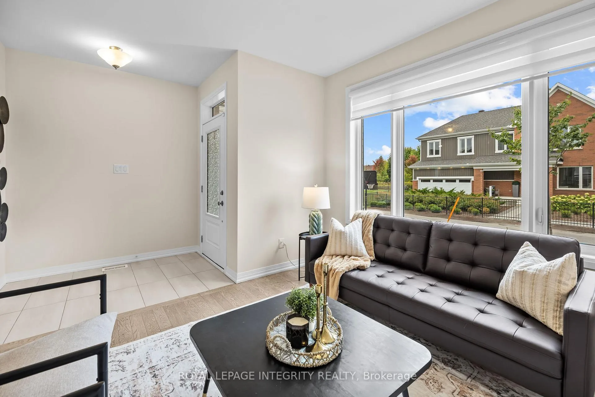 Photo 5 of 807 Mercier Crescent E, Ottawa, Chapel Hill South - Orleans Village — HOMEH
