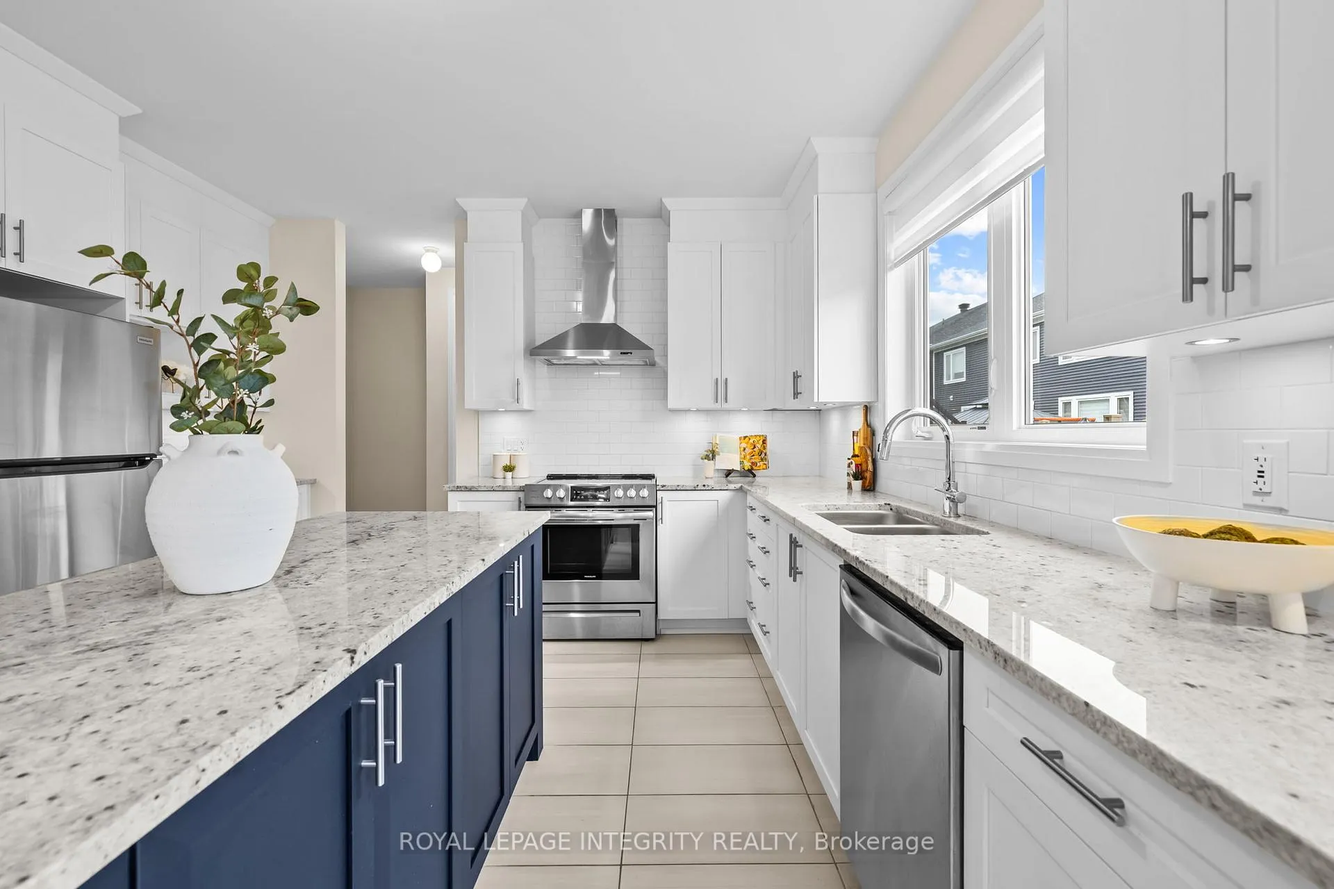 Photo 12 of 807 Mercier Crescent E, Ottawa, Chapel Hill South - Orleans Village — HOMEH