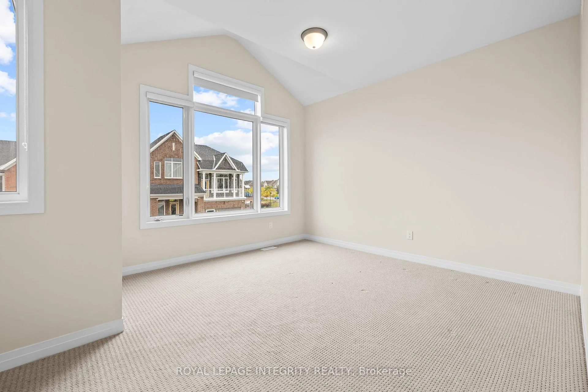 Photo 17 of 807 Mercier Crescent E, Ottawa, Chapel Hill South - Orleans Village — HOMEH