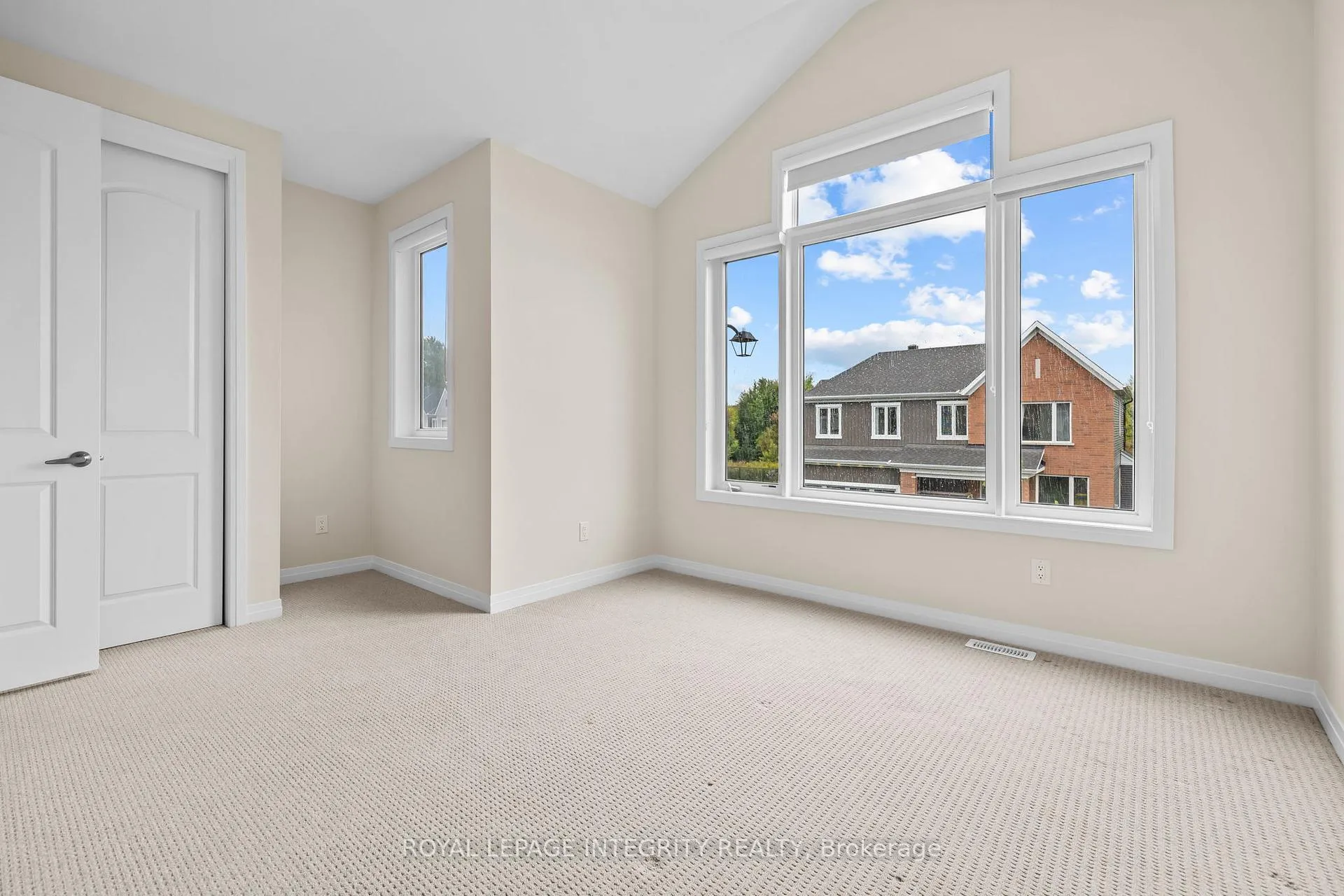 Photo 18 of 807 Mercier Crescent E, Ottawa, Chapel Hill South - Orleans Village — HOMEH