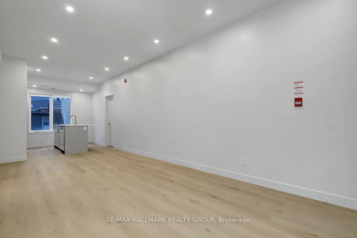Photo 11 of Unit 4, 199 Columbus Avenue, Ottawa, Overbrook/Castle Heights — HOMEH