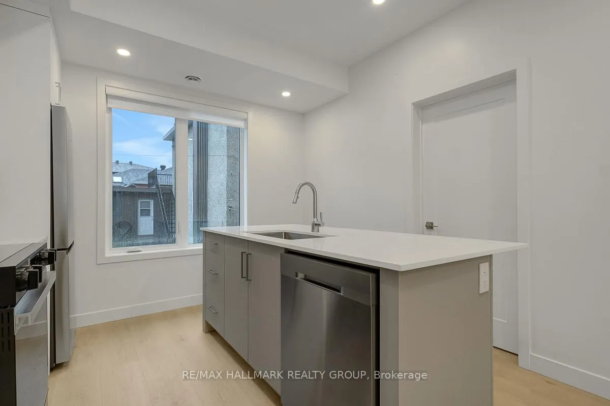 Photo 12 of Unit 4, 199 Columbus Avenue, Ottawa, Overbrook/Castle Heights — HOMEH