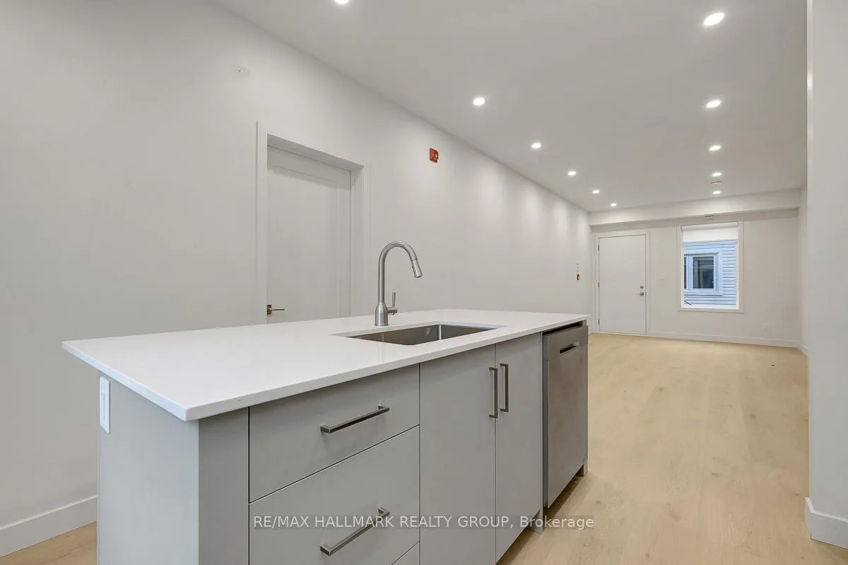 Photo 13 of Unit 4, 199 Columbus Avenue, Ottawa, Overbrook/Castle Heights — HOMEH