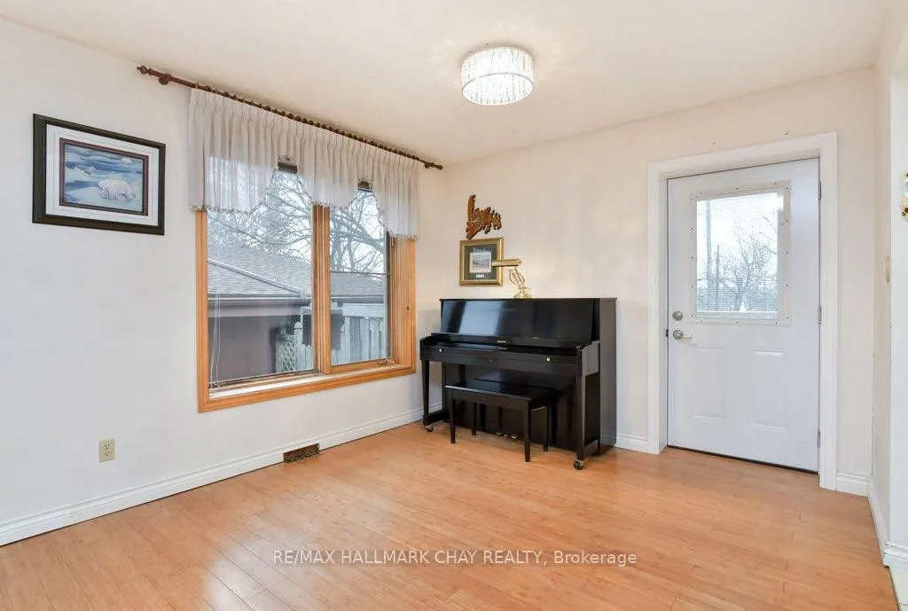 Photo 3 of 18A Elm Street E, New Tecumseth, Alliston — HOMEH