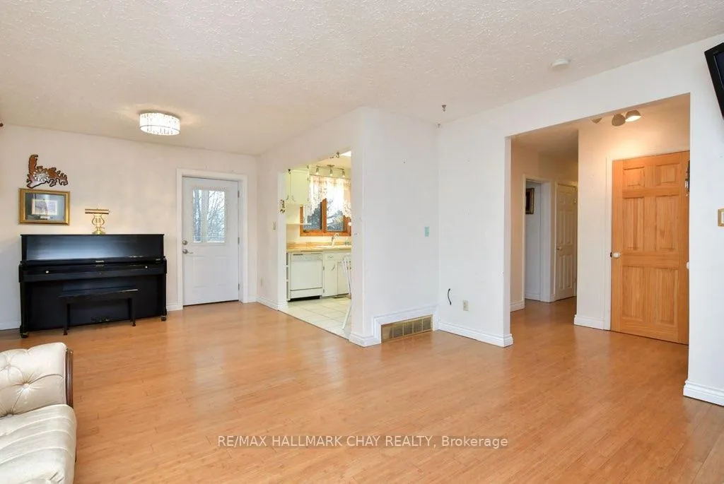 Photo 6 of 18A Elm Street E, New Tecumseth, Alliston — HOMEH