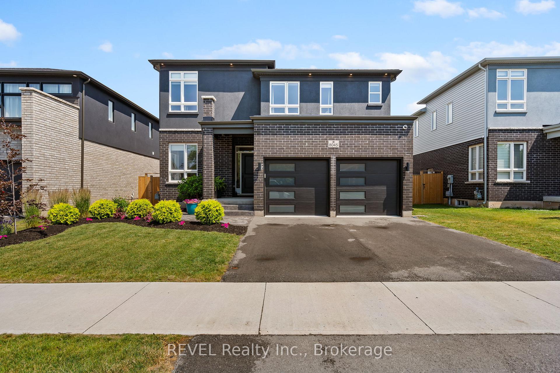 Photo 3 of 8045 Brookside Drive, Niagara Falls, Ascot — HOMEH