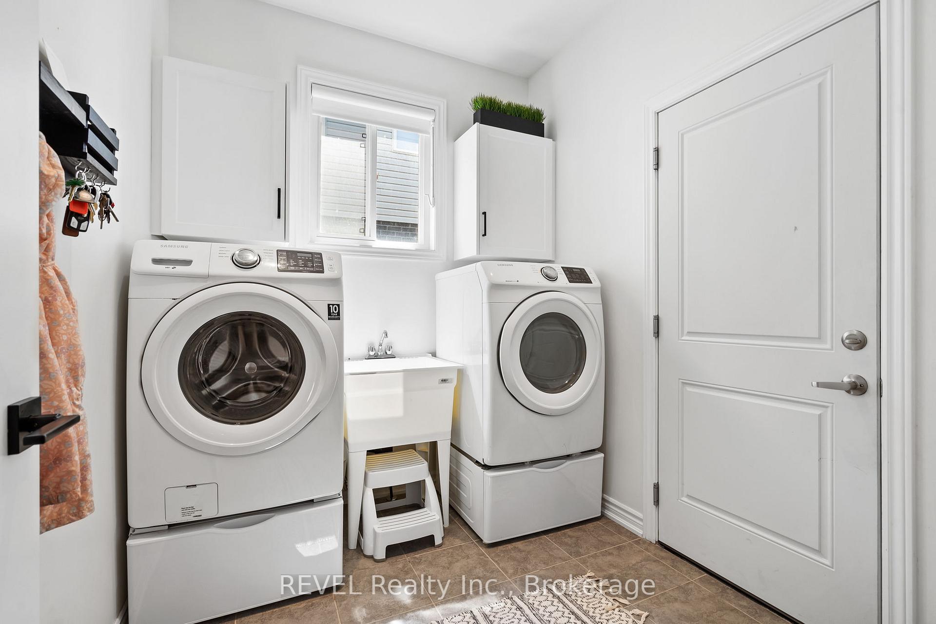 Photo 17 of 8045 Brookside Drive, Niagara Falls, Ascot — HOMEH