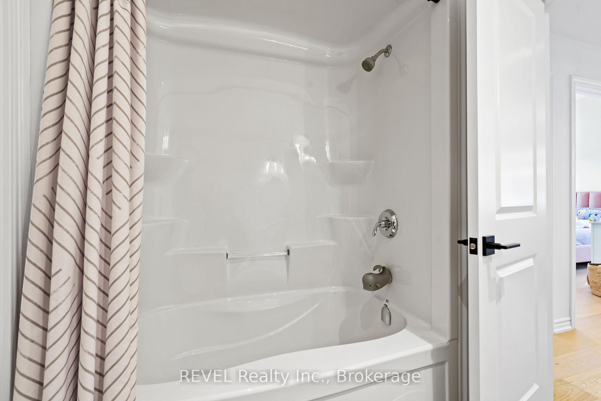 Photo 21 of 8045 Brookside Drive, Niagara Falls, Ascot — HOMEH