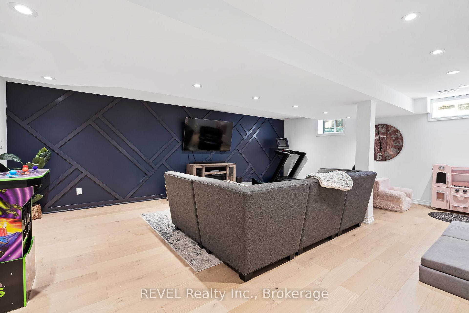 Photo 33 of 8045 Brookside Drive, Niagara Falls, Ascot — HOMEH
