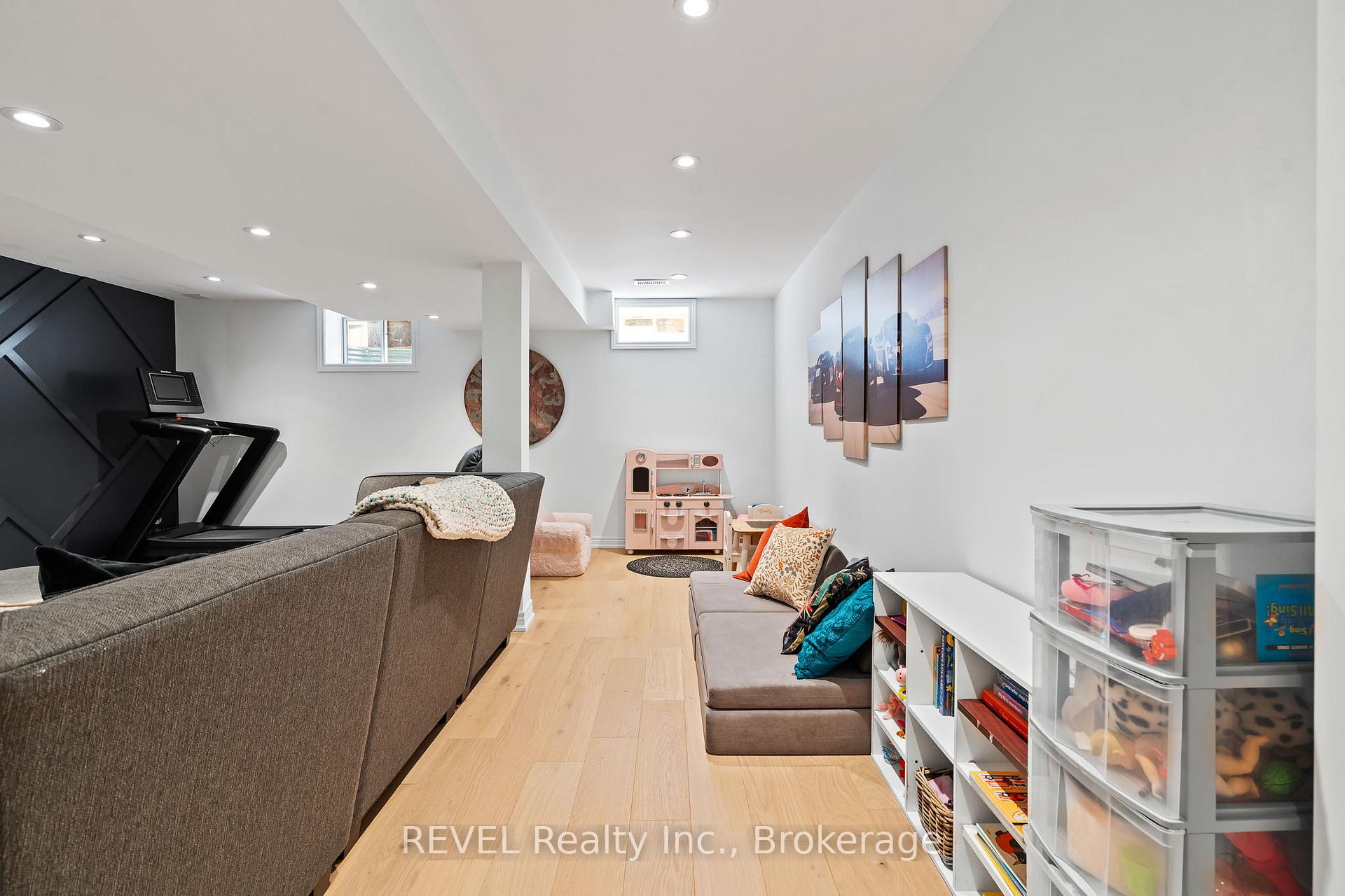 Photo 36 of 8045 Brookside Drive, Niagara Falls, Ascot — HOMEH
