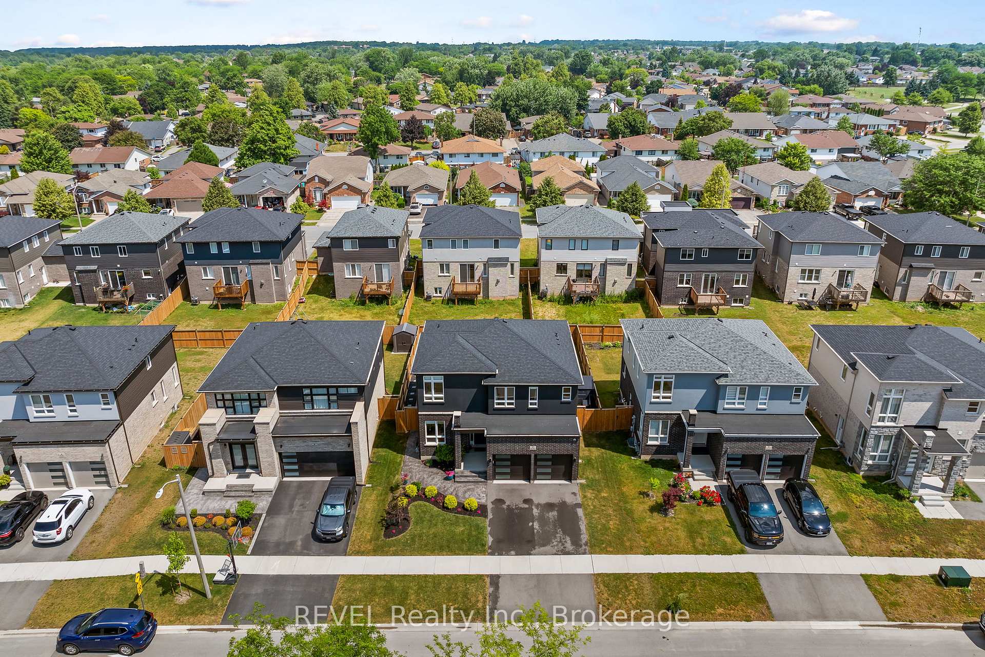 Photo 44 of 8045 Brookside Drive, Niagara Falls, Ascot — HOMEH