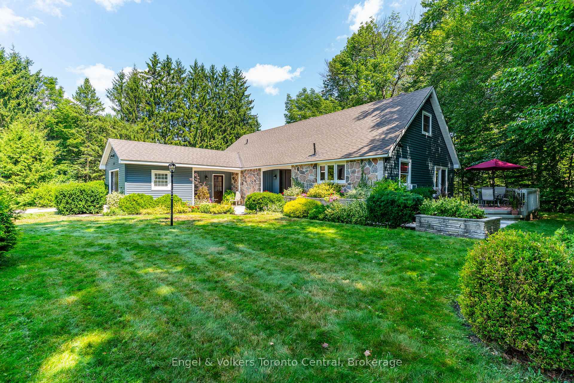 Front of 435 4TH Avenue W
