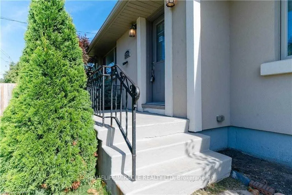 Photo 7 of Unit #Main, 2256 Stanley Avenue, Niagara Falls, Church's Lane — HOMEH