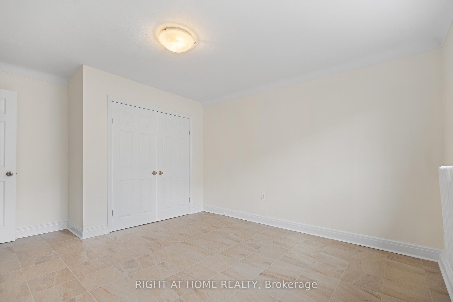 Photo 4 of Unit 1, 396 Mackay Street, Ottawa, Lindenlea — HOMEH